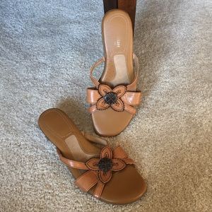 Naturalizer beige sandals.